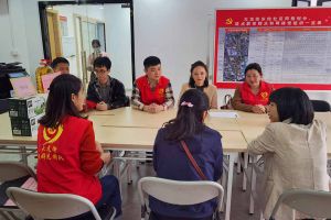浓浓关爱暖人心，开云官方网页版,开云（中国）
集团党支部慰问困难单亲家庭